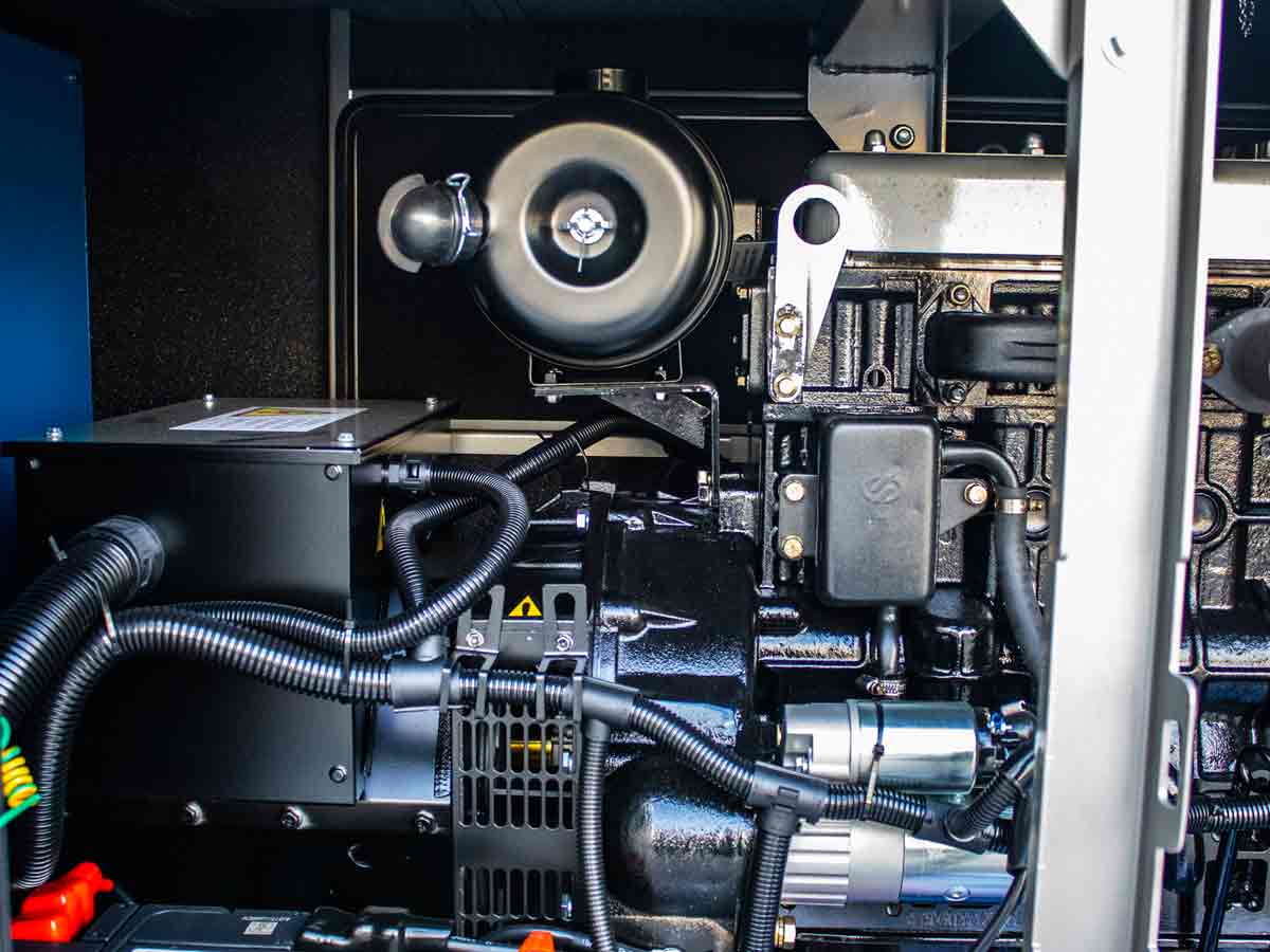 GD15 | Graecus | Γεννήτρια πετρελαίου τριφασική κλειστού τύπου με βάση, υδρόψυκτη με αυτόματο πίνακα μεταγωγής 