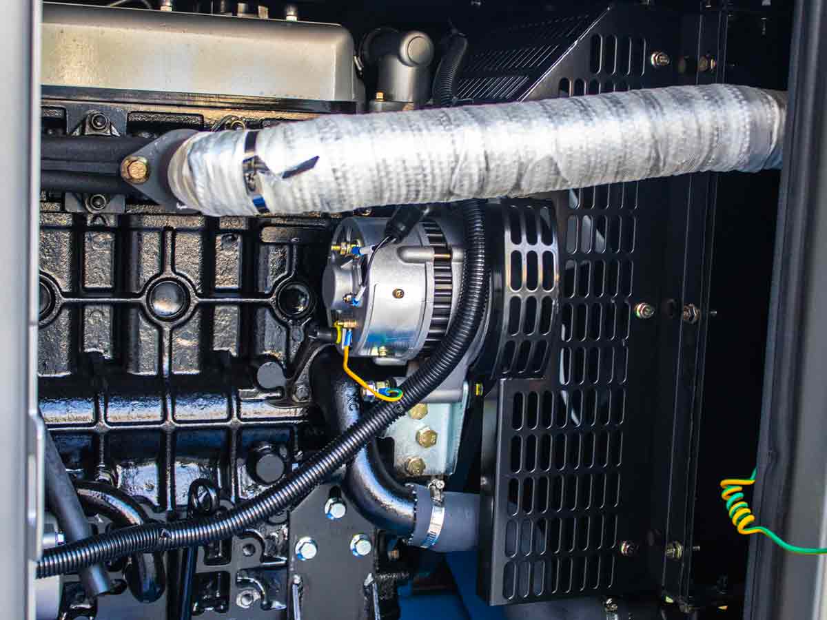 GD15 | Graecus | Γεννήτρια πετρελαίου τριφασική κλειστού τύπου με βάση, υδρόψυκτη με αυτόματο πίνακα μεταγωγής 