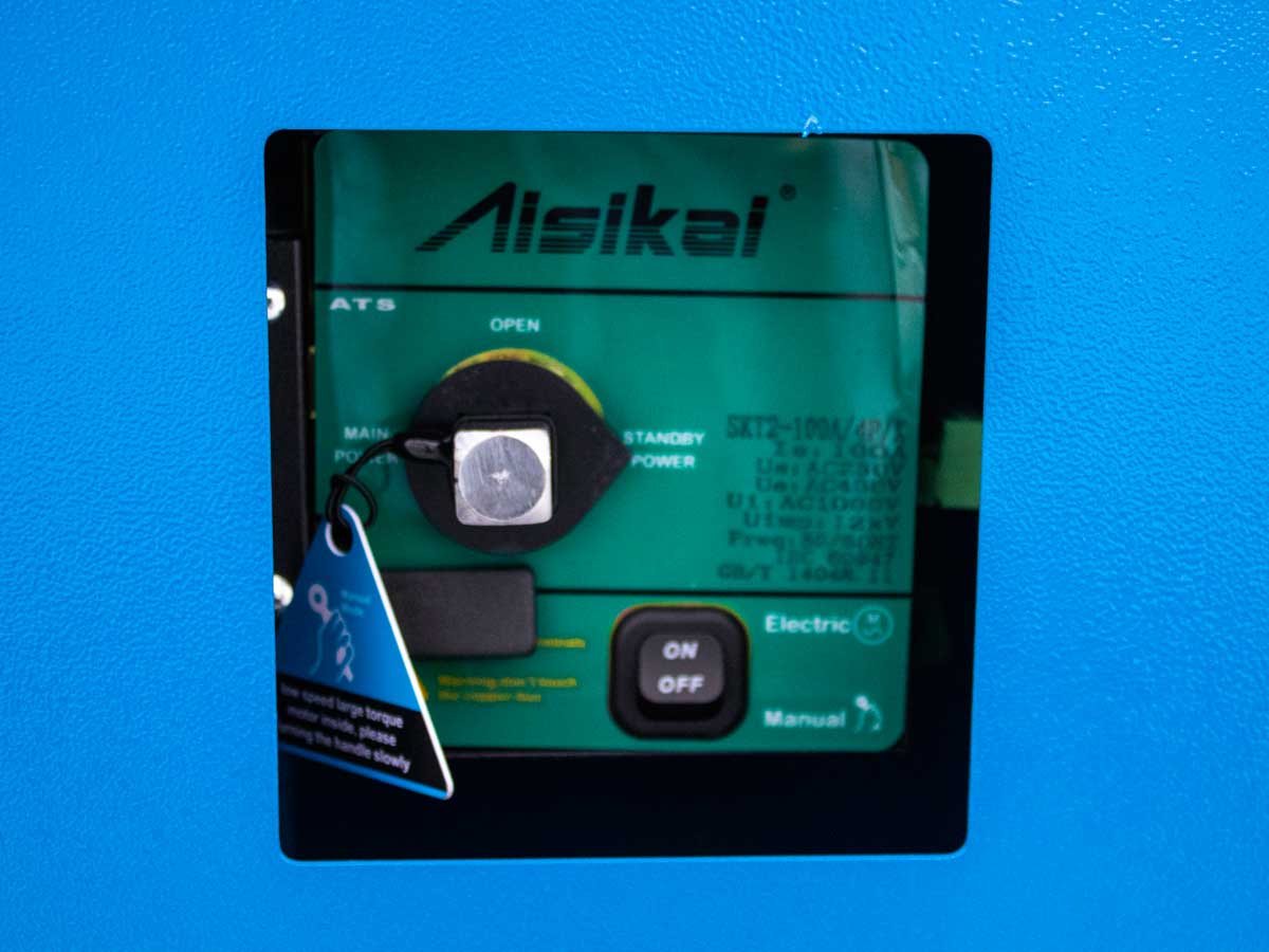 GD15 | Graecus | Γεννήτρια πετρελαίου τριφασική κλειστού τύπου με βάση, υδρόψυκτη με αυτόματο πίνακα μεταγωγής 