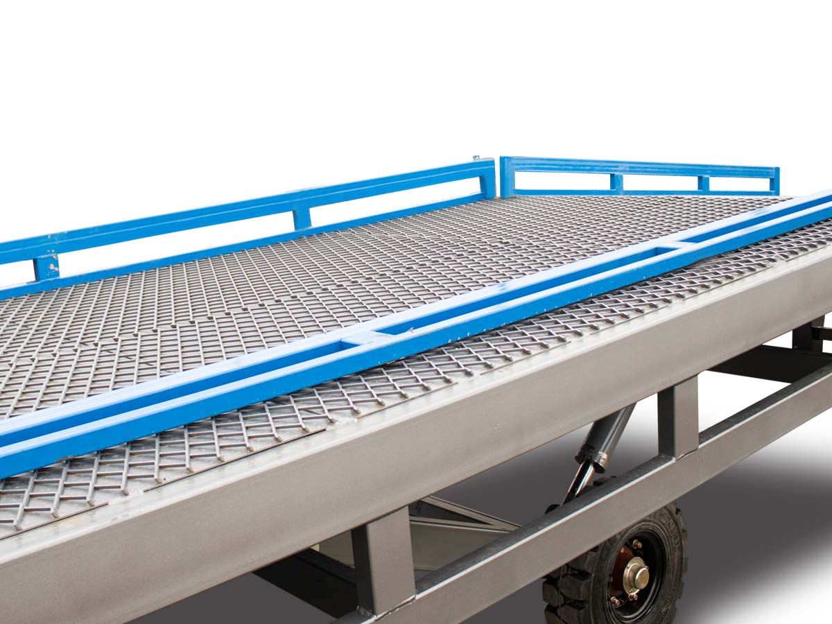 RAMP10T | Graecus | Κινητή ράμπα φορτοεκφόρτωσης με γρήγορα αφαιρούμενα παραπέτα 