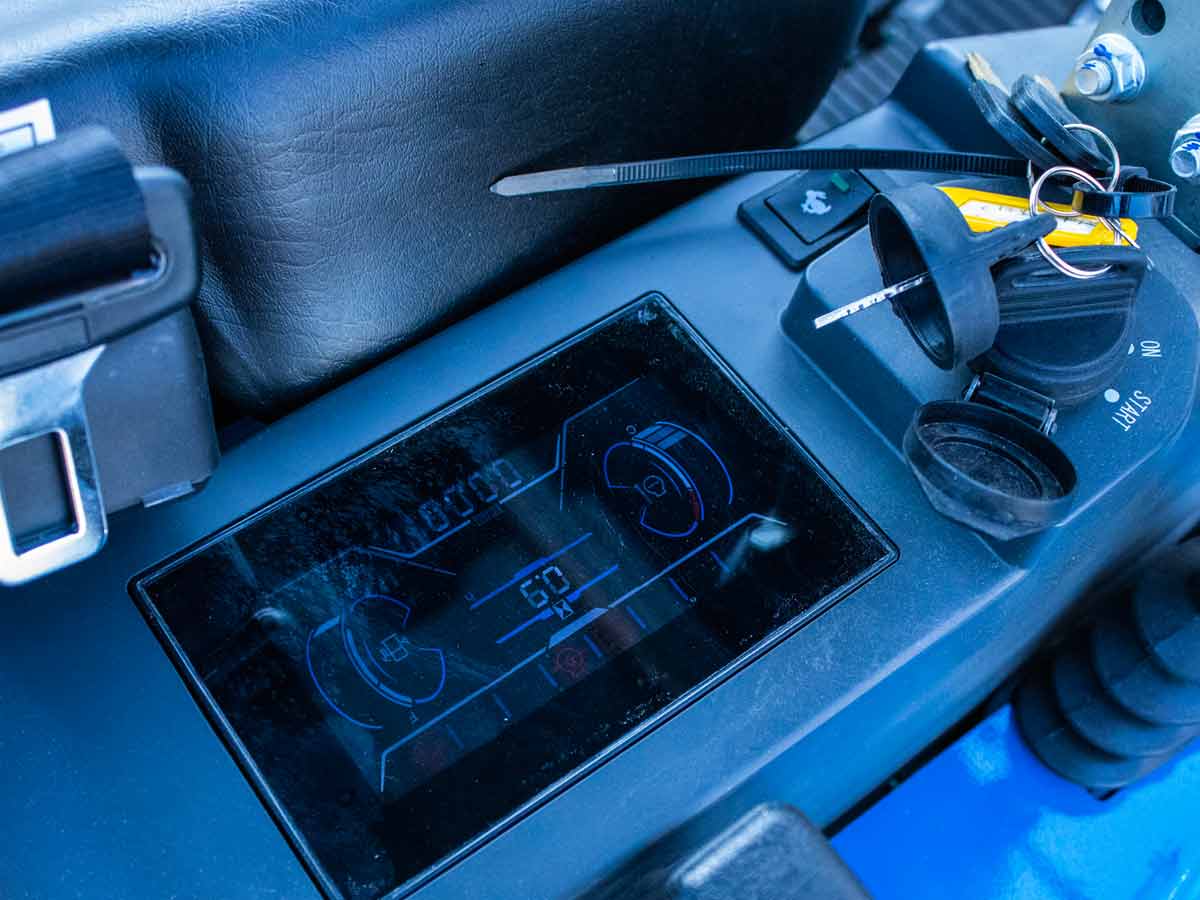 EB21-PRO | Graecus | Μίνι τσαπάκι 2.1T, Kubota Diesel, με περιστροφή στην μπούμα, πτυσσόμενες ερπύστριες, πλαϊνούς μοχλούς χειρισμού και γραμμή σφύρας 