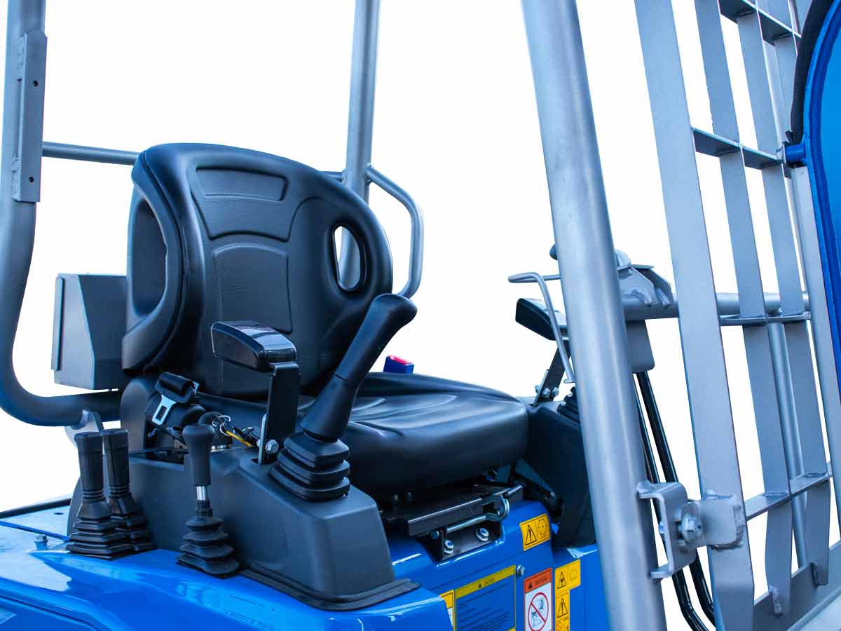 EB21-PRO | Graecus | Μίνι τσαπάκι 2.1T, Kubota Diesel, με περιστροφή στην μπούμα, πτυσσόμενες ερπύστριες, πλαϊνούς μοχλούς χειρισμού και γραμμή σφύρας 