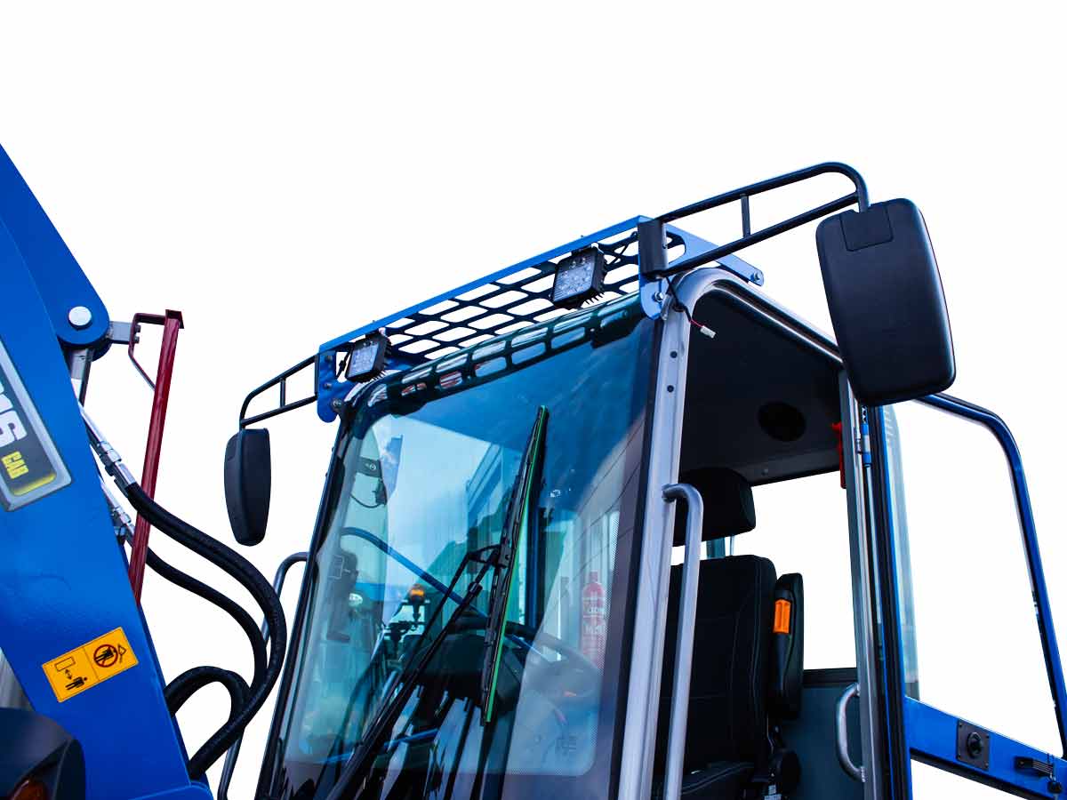 LD16NE Cab | Graecus | Σπαστός τροχοφόρος φορτωτής 4×4 4WD | Μέγιστη ανύψωση 3m | Ικανότητα φόρτωσης έως 1.6Τ | Καμπίνα A/C