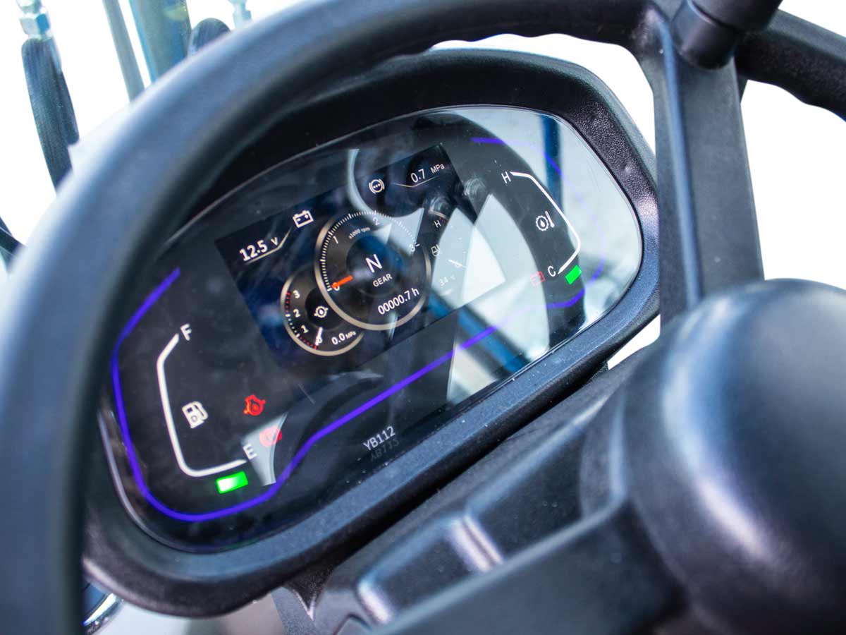 LD16NE Cab | Graecus | Σπαστός τροχοφόρος φορτωτής 4×4 4WD | Μέγιστη ανύψωση 3m | Ικανότητα φόρτωσης έως 1.6Τ | Καμπίνα A/C