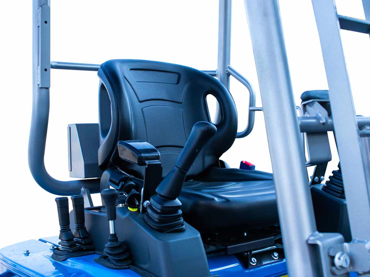 EB24-PRO | Graecus | Μίνι τσαπάκι 2.4T, Kubota Diesel, με περιστροφή στην μπούμα, πτυσσόμενες ερπύστριες, πλαϊνούς μοχλούς χειρισμού και γραμμή σφύρας