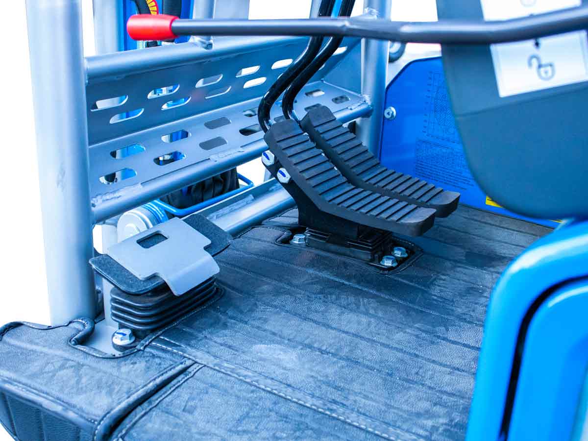 EB21-PRO | Graecus | Μίνι τσαπάκι 2.1T, Kubota Diesel, με περιστροφή στην μπούμα, πτυσσόμενες ερπύστριες, πλαϊνούς μοχλούς χειρισμού και γραμμή σφύρας 