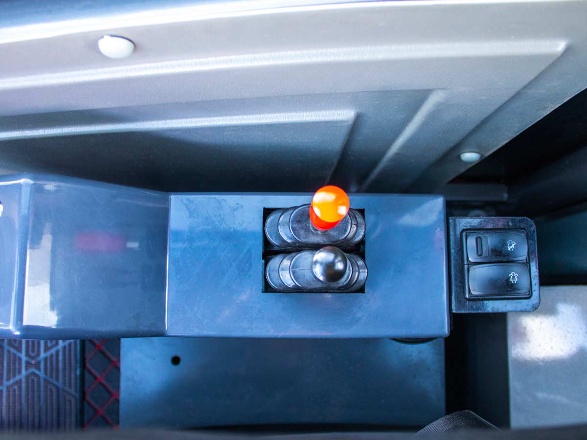 LD16NE Cab | Graecus | Σπαστός τροχοφόρος φορτωτής 4×4 4WD | Μέγιστη ανύψωση 3m | Ικανότητα φόρτωσης έως 1.6Τ | Καμπίνα A/C