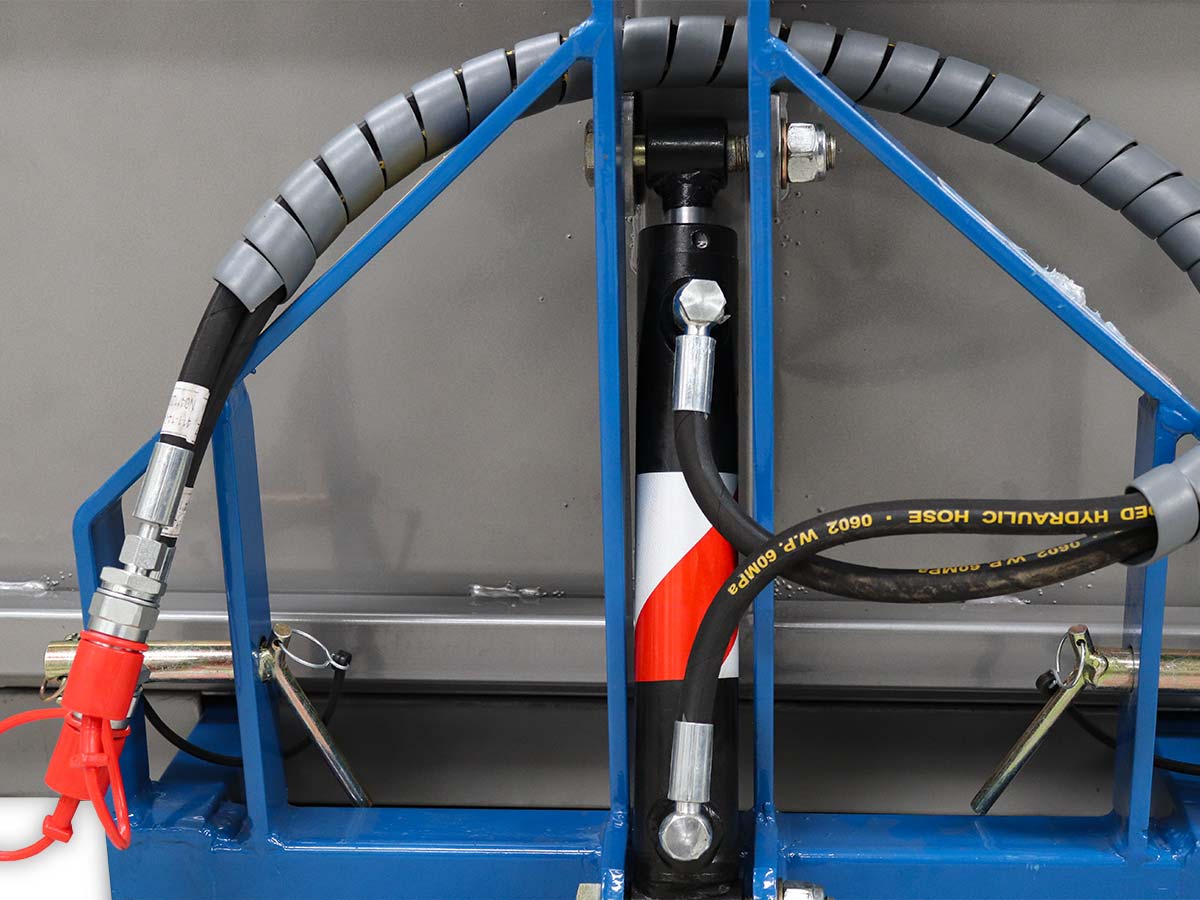 KM140-H | Graecus | Σέσουλα αναρτώμενη με υδραυλική ανατροπή ενισχυμένη 