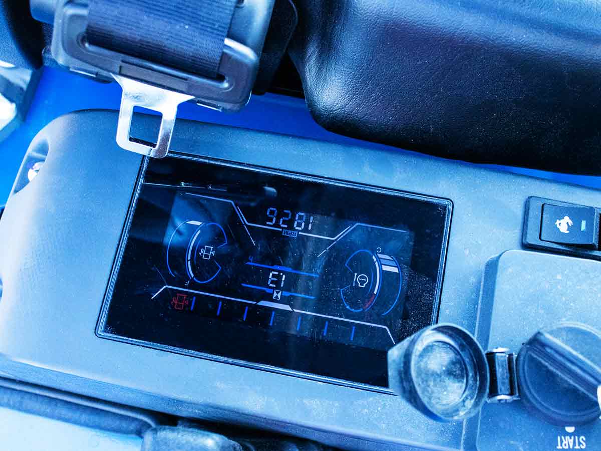 EB24-PRO | Graecus | Μίνι τσαπάκι 2.4T, Kubota Diesel, με περιστροφή στην μπούμα, πτυσσόμενες ερπύστριες, πλαϊνούς μοχλούς χειρισμού και γραμμή σφύρας