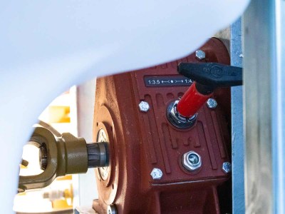 enisximeni-syromeni-toyrmpina-gia-trakter-times-TPS2000