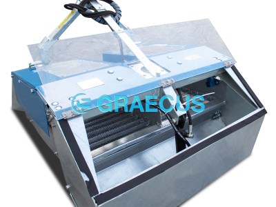 katharistis-akton-gia-trakter-times-KA1052