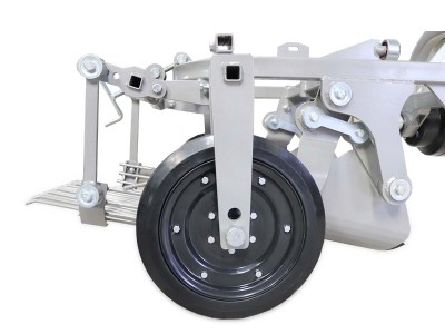 mixanima-eksagogis-patatas-gia-trakter-DE50