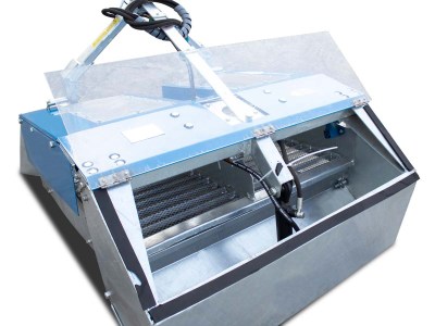 mixanima-katharismoy-paralias-gia-trakter-times-KA105