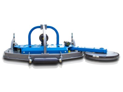 stelexokoptis-me-ena-trelo-gia-trakter-times-MTS170