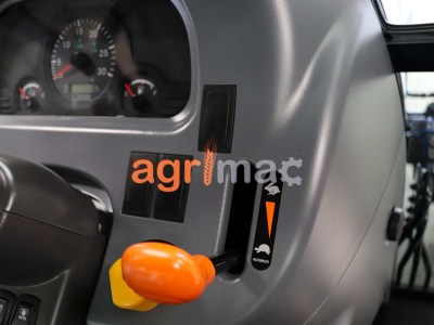 xeiristiria-tou-trakter-LS-XR50