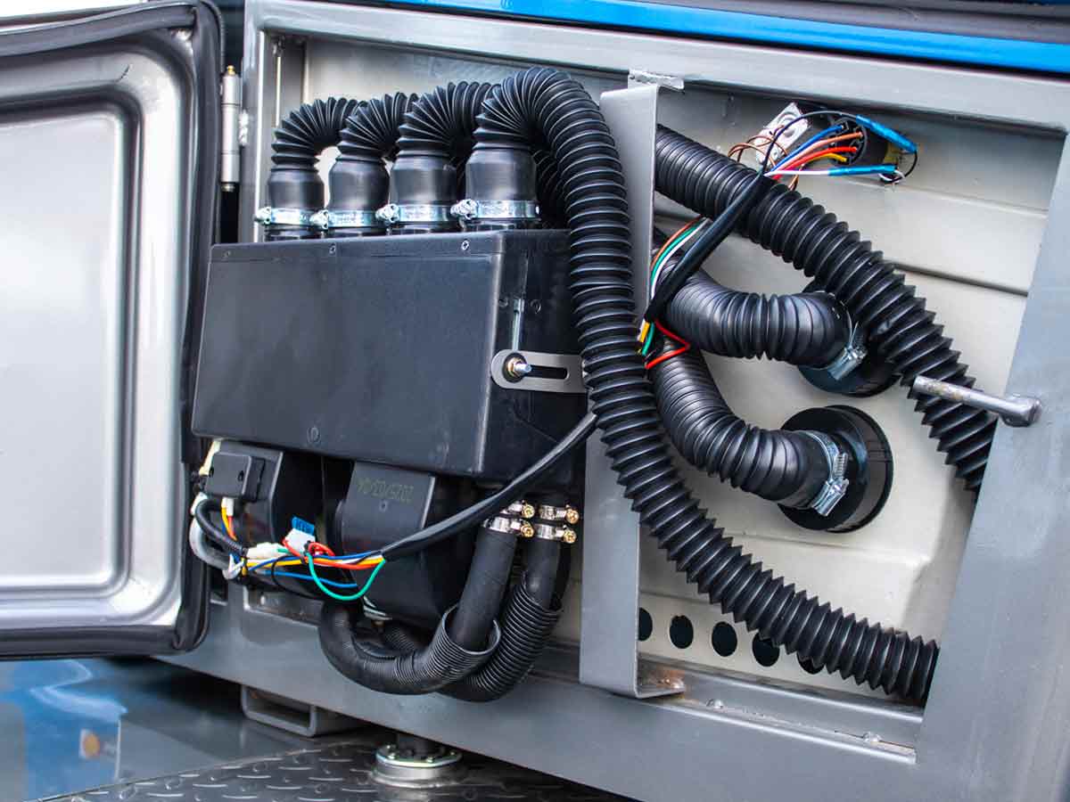 LD16NE Cab | Graecus | Σπαστός τροχοφόρος φορτωτής 4×4 4WD | Μέγιστη ανύψωση 3m | Ικανότητα φόρτωσης έως 1.6Τ | Καμπίνα A/C