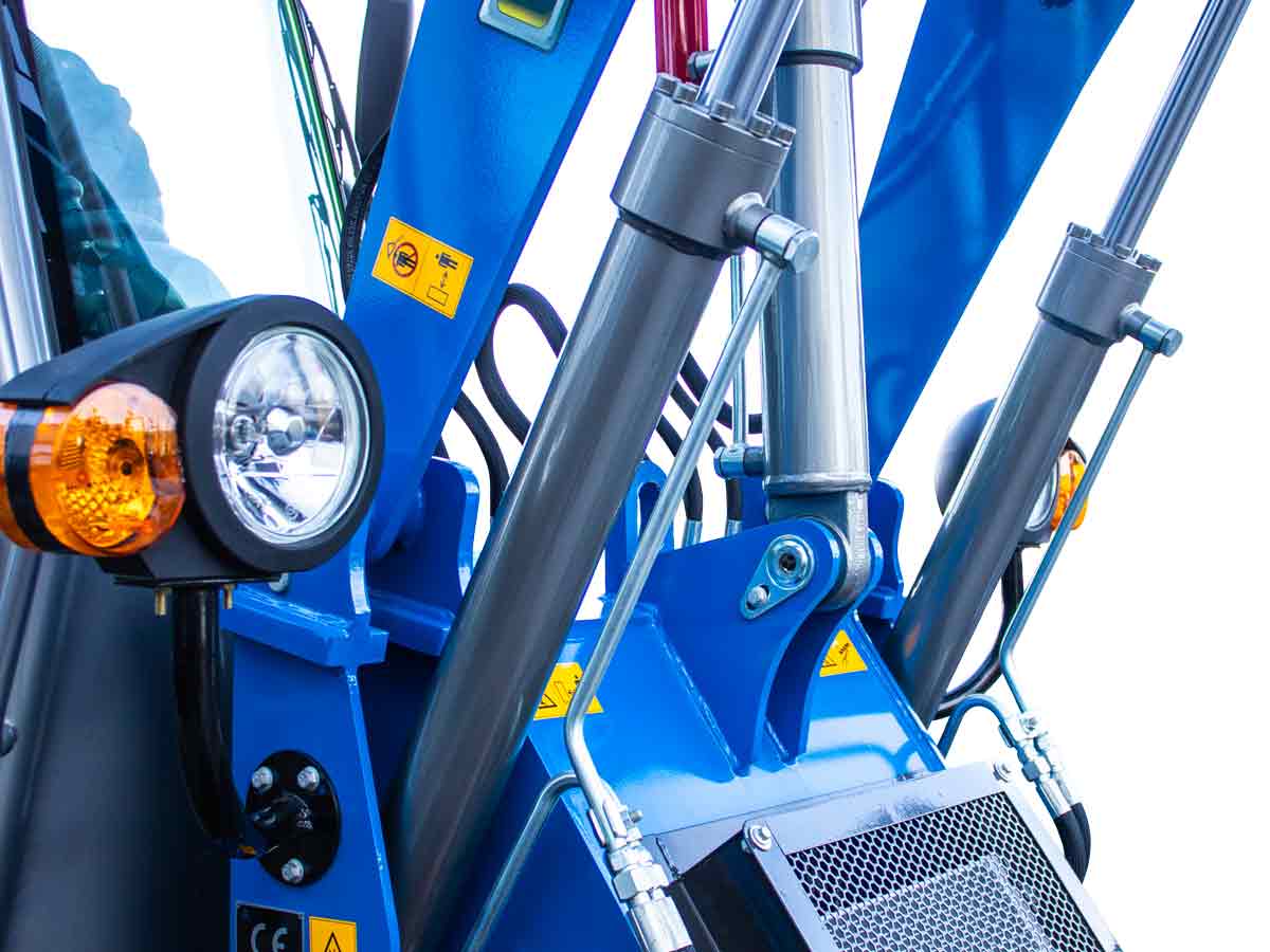 LD16NE Cab | Graecus | Σπαστός τροχοφόρος φορτωτής 4×4 4WD | Μέγιστη ανύψωση 3m | Ικανότητα φόρτωσης έως 1.6Τ | Καμπίνα A/C